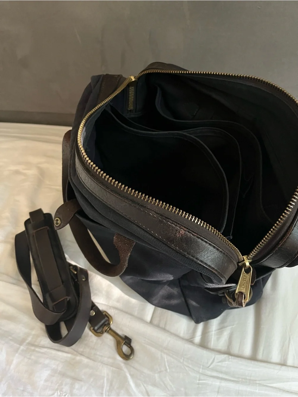 Filson 70257 Rugged Twill Briefcase Computer Bag In Navy